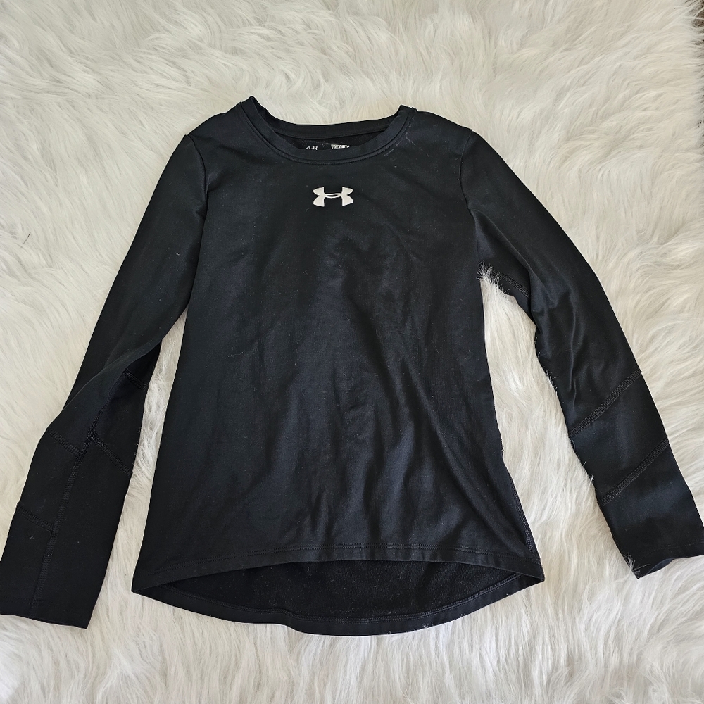 Under Armour girls long sleeve t-shirt size S/M